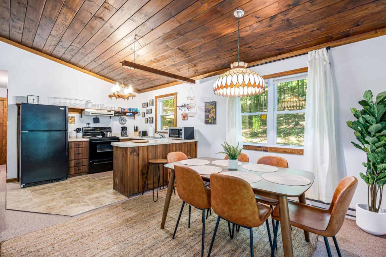 Secluded W Hot Tub, Fire Pit, Deck & Updated Wifi Great Cacapon Extérieur photo