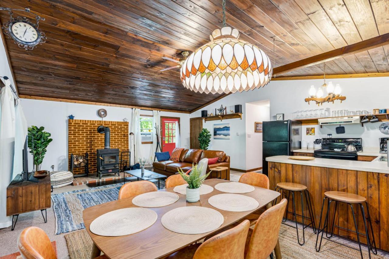 Secluded W Hot Tub, Fire Pit, Deck & Updated Wifi Great Cacapon Extérieur photo