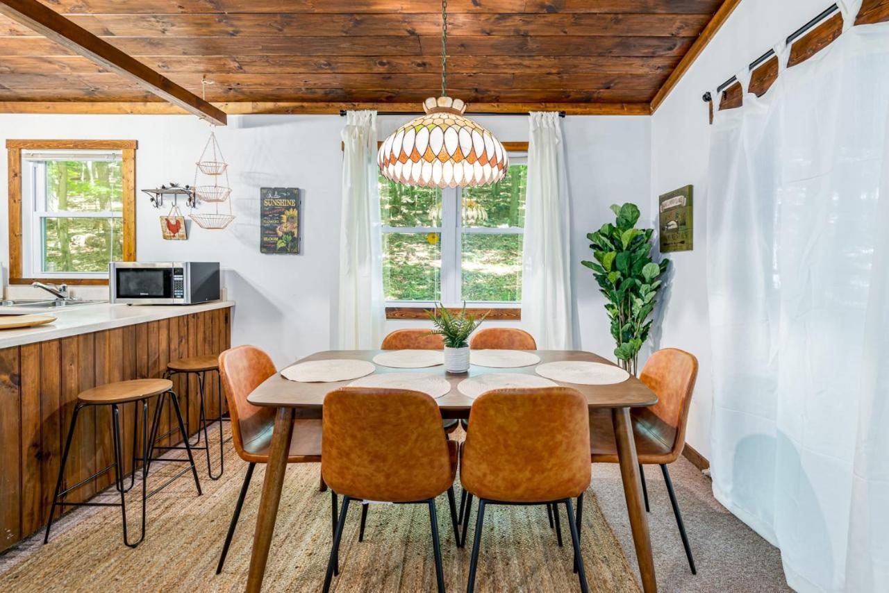Secluded W Hot Tub, Fire Pit, Deck & Updated Wifi Great Cacapon Extérieur photo