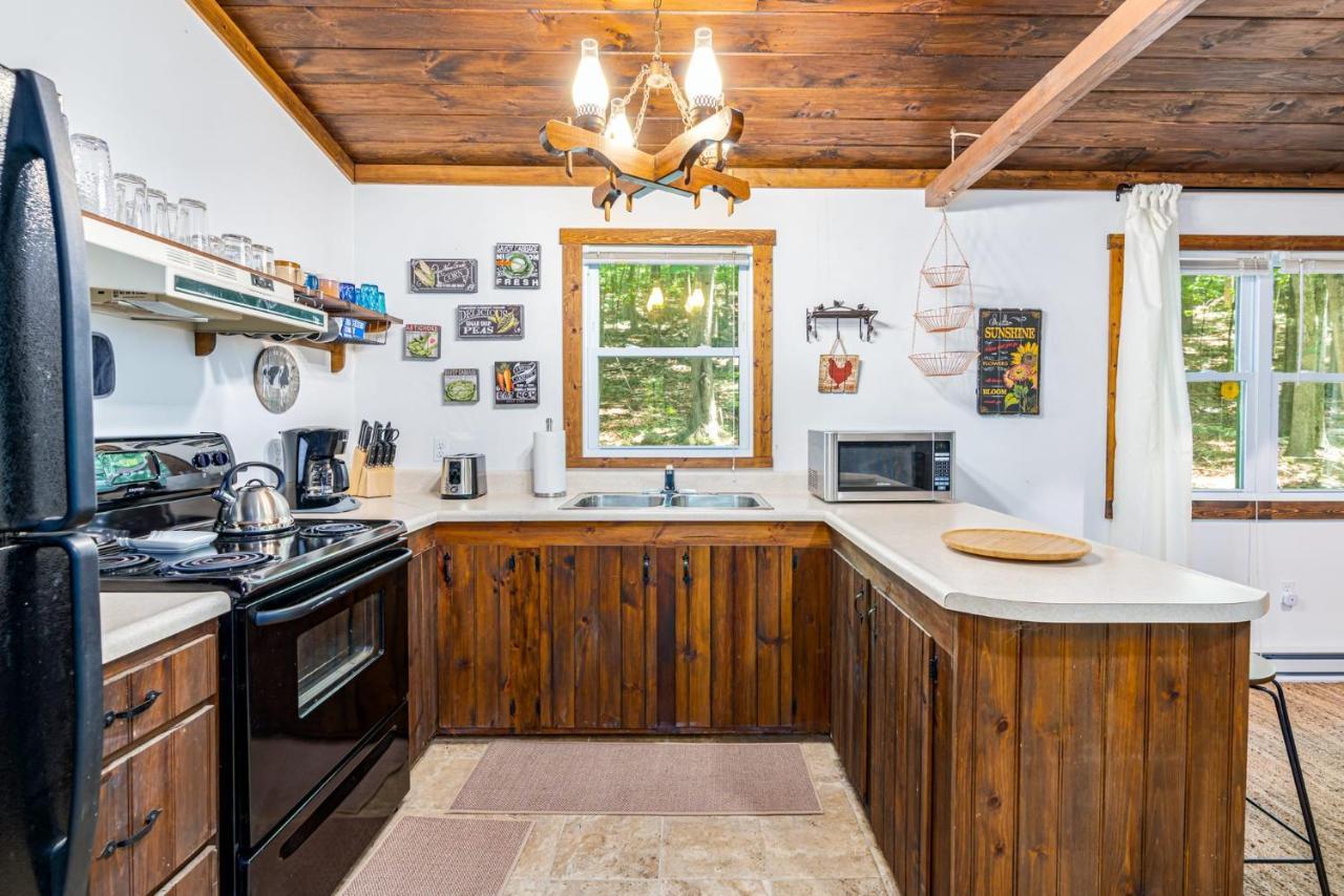 Secluded W Hot Tub, Fire Pit, Deck & Updated Wifi Great Cacapon Extérieur photo