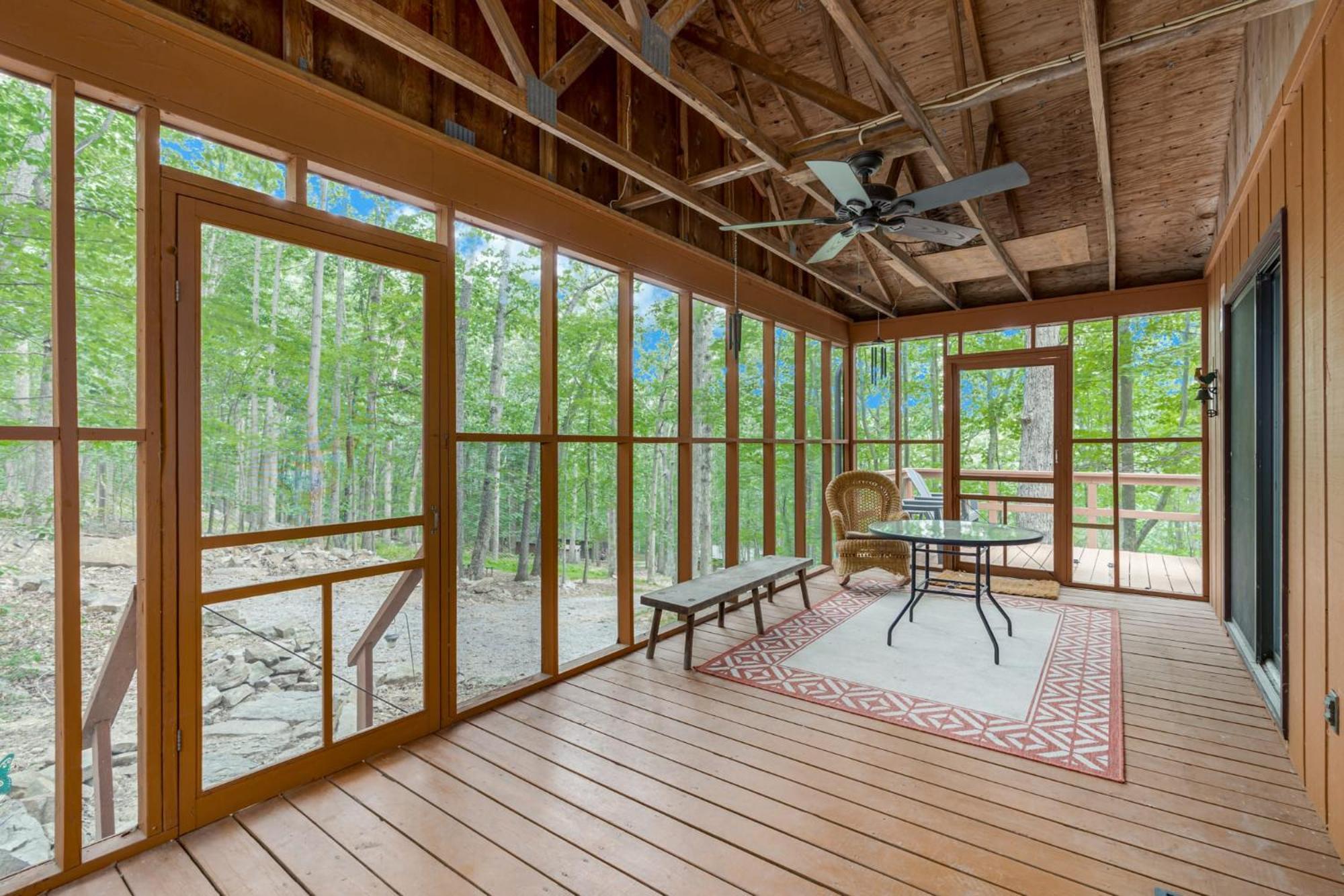Secluded W Hot Tub, Fire Pit, Deck & Updated Wifi Great Cacapon Extérieur photo