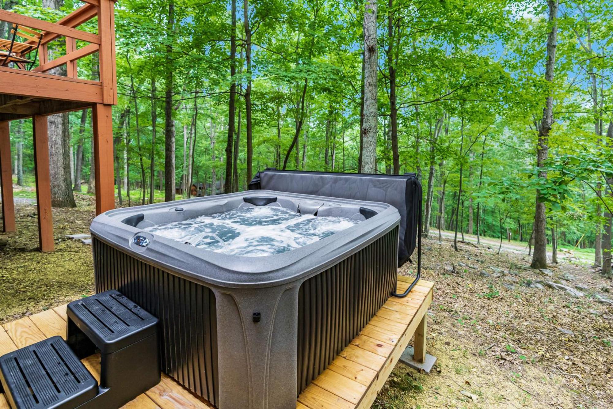 Secluded W Hot Tub, Fire Pit, Deck & Updated Wifi Great Cacapon Extérieur photo